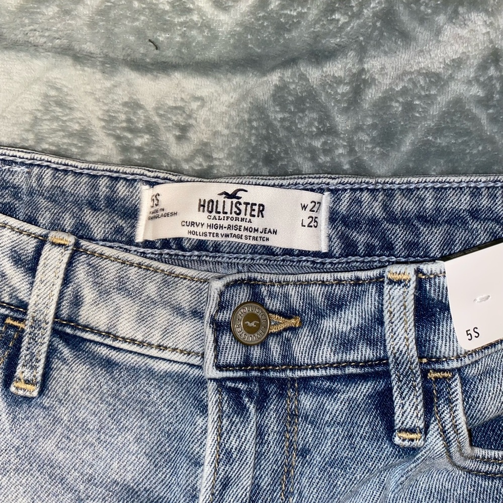Hollister Curvy High Rise Mom Jeans